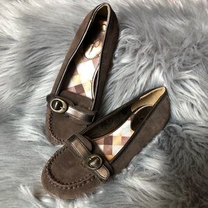 Jessica Simpson kids’ suede loafers with buckle in brown. Size 5